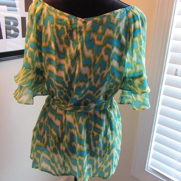 Forever21/Curved Neckline Blouse - Picture 5 of 5